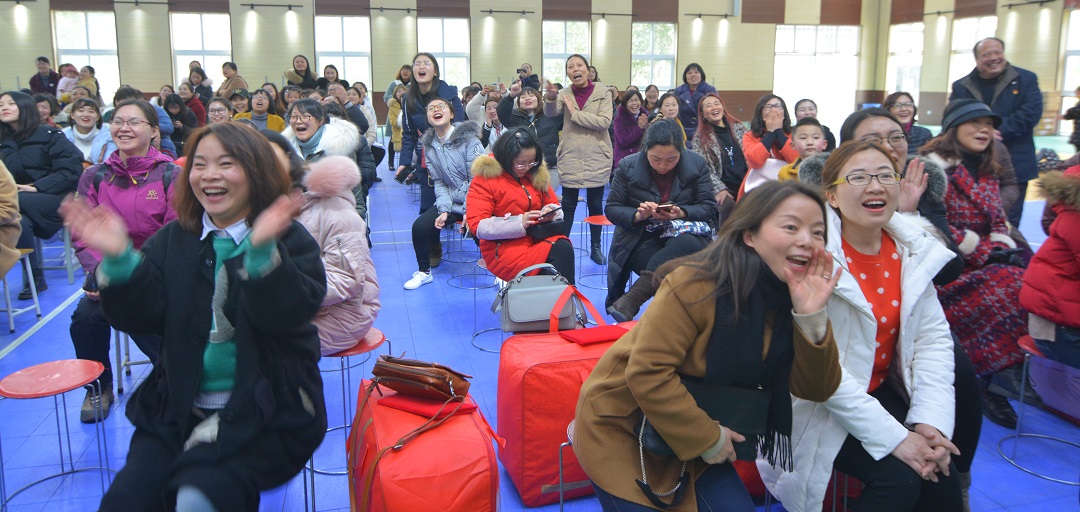 彰時(shí)代風(fēng)采  頌巾幗贊歌！汶川中學(xué)隆重舉行“三八”節(jié)慶祝