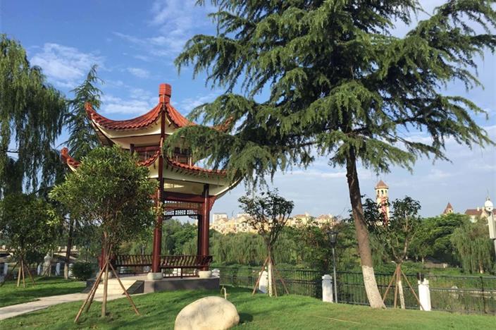 成都市三原外國(guó)語(yǔ)學(xué)校地址在哪里？
