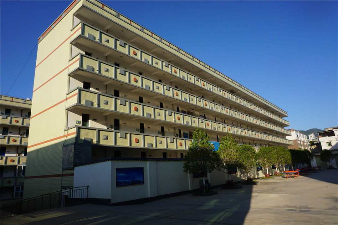 漁門中學學校寢室如何？
