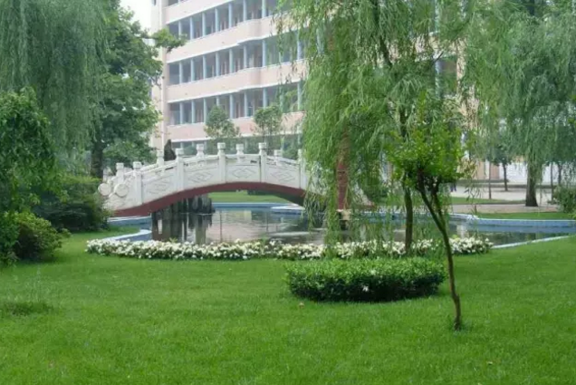渠縣三匯中學(xué)地理位置在哪里？