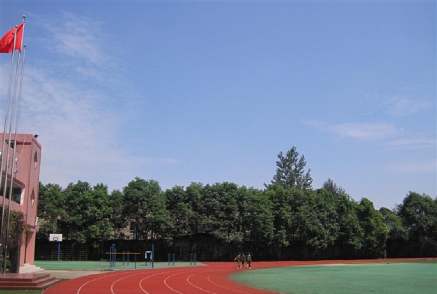 成都三十六中環(huán)境好不好？住宿呢？