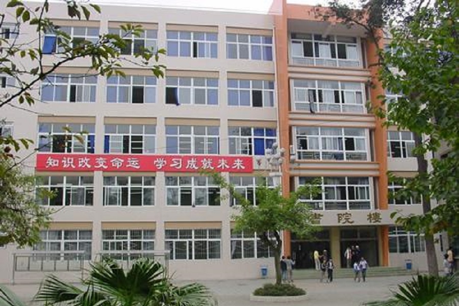 新都二中校園環(huán)境怎么樣？