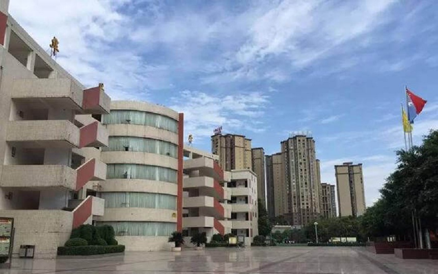 華興中學是民辦嗎？