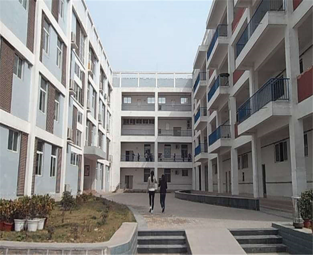 廣元市八二一中學2020年學校學費是多少？