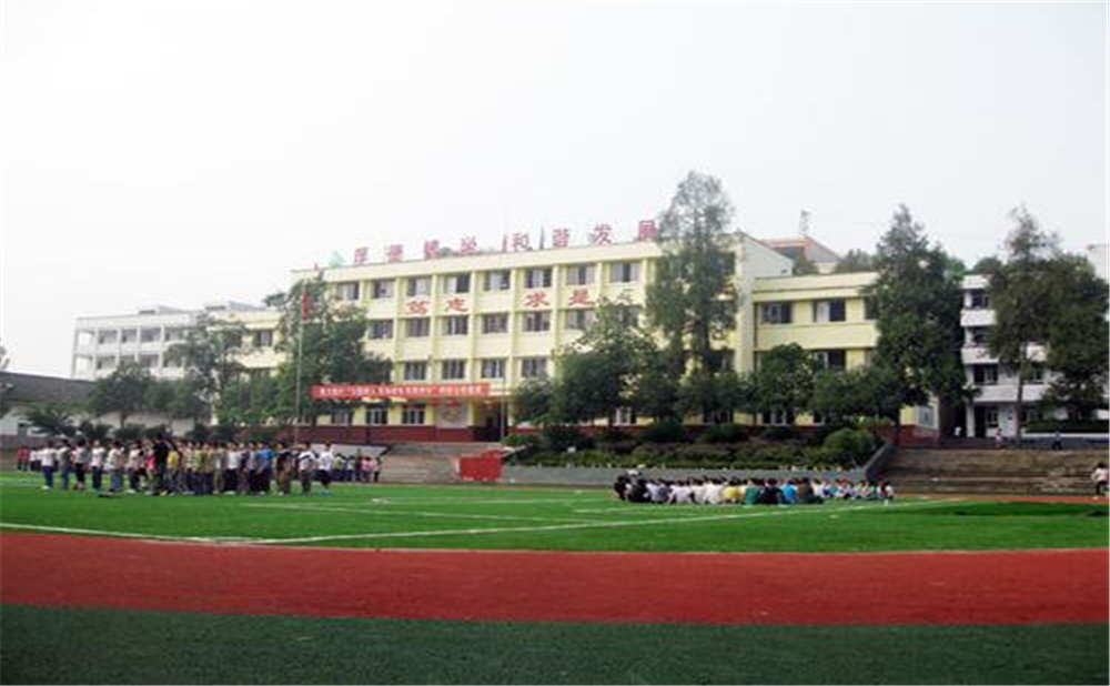 巴州區(qū)茶壩中學(xué)學(xué)校環(huán)境怎么樣？
