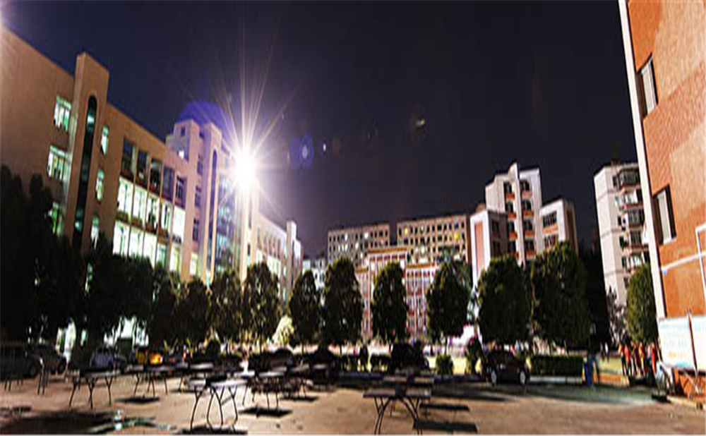 南充市白塔中學(xué)學(xué)校環(huán)境怎么樣？
