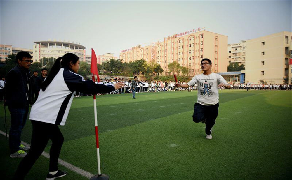 高坪中學學校詳細地址在什么地方？