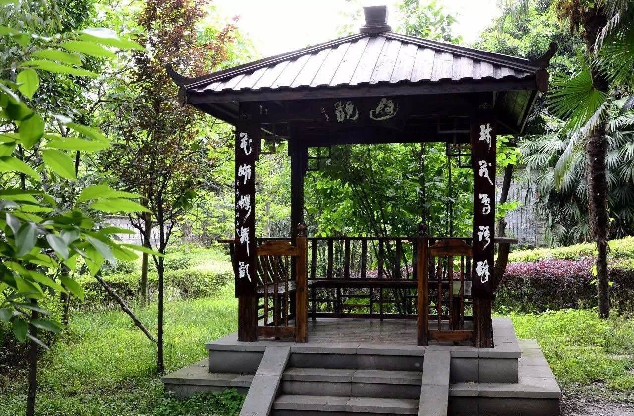 成都十八中一年的學(xué)費(fèi)是多少？