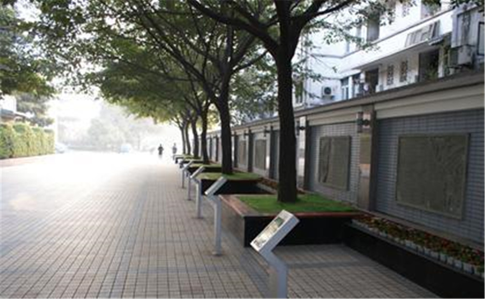 成都市田家炳中學(xué)外招生一年的學(xué)費(fèi)是多少？