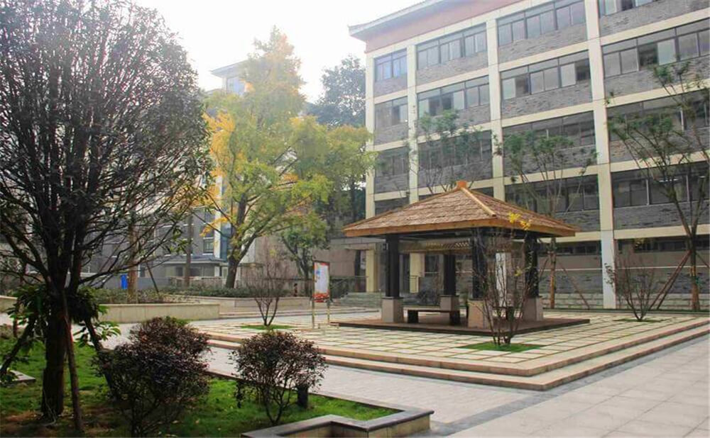 成都市西北中學(xué)的老師怎么樣？