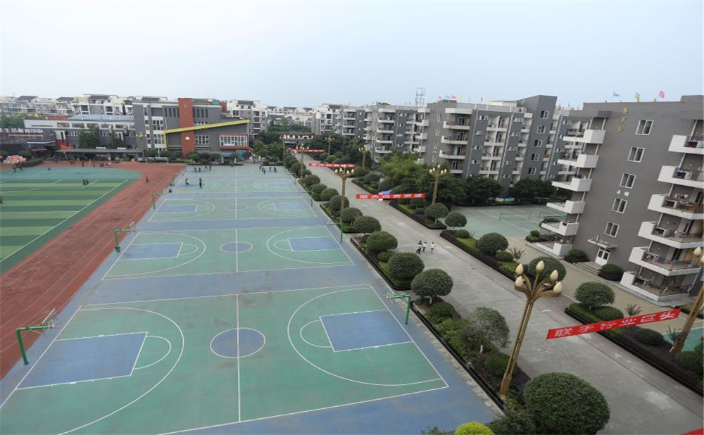 大彎中學(xué)去年的錄取分數(shù)線是多少？