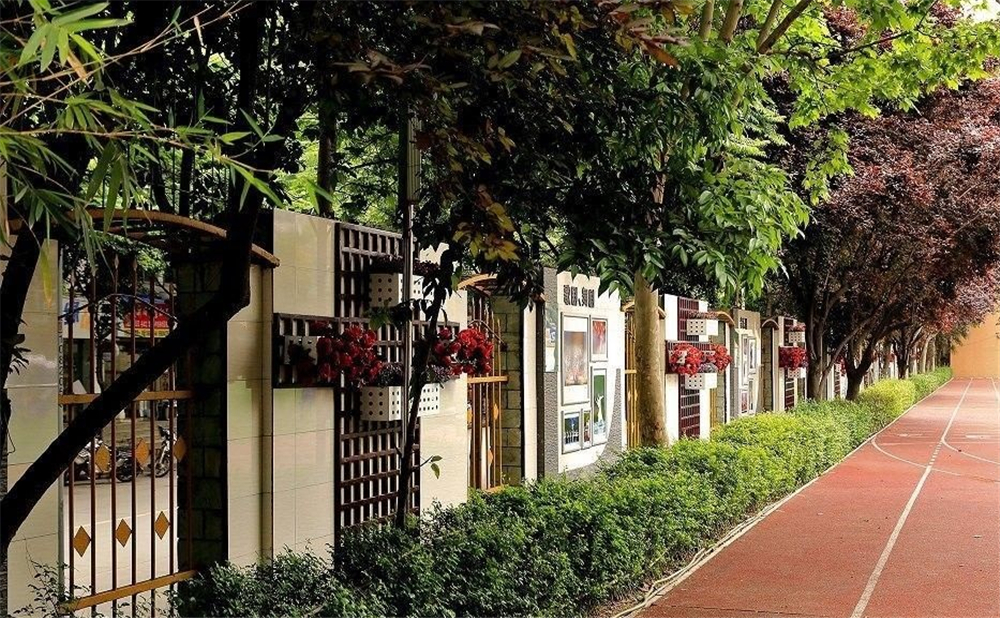 成都大學(xué)附屬中學(xué)的高中住宿怎么樣？