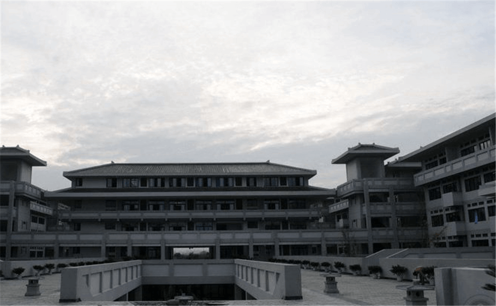 成都石室中學(xué)北湖校區(qū)的學(xué)費是多少錢？