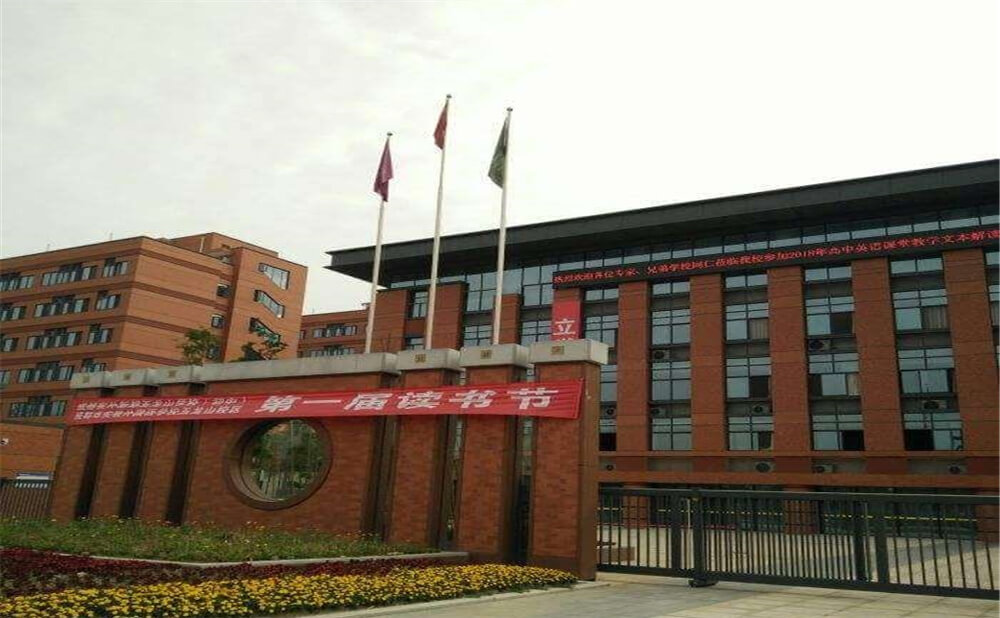 成都實外新都五龍山學(xué)校的高中住宿怎么樣？