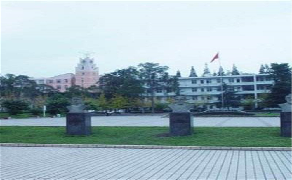郫縣二中高中宿舍怎么樣？