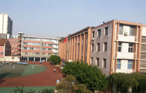 通錦中學(xué)的本科升學(xué)率是多少？