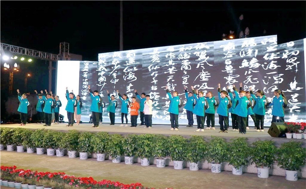 青白江中學(xué)高中一年的學(xué)費(fèi)多少錢？