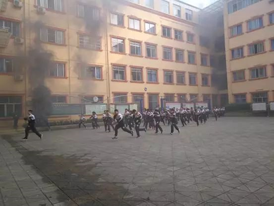 成都實(shí)驗(yàn)外國語學(xué)校的宿舍怎么樣？