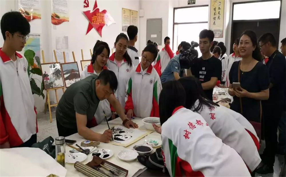 2020年都江堰外國語實驗學校計劃招多少人？