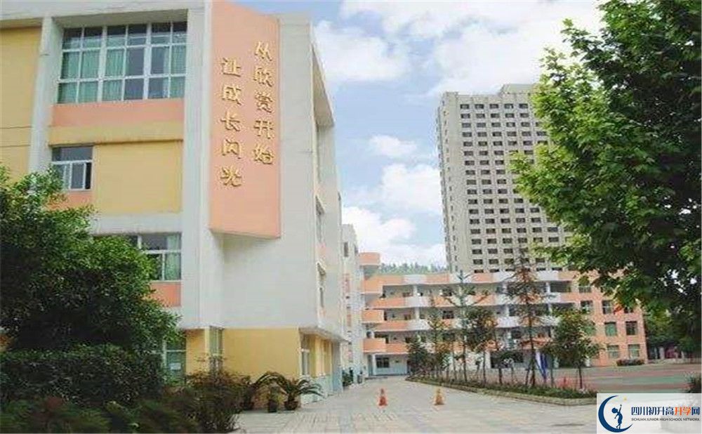 成都成飛中學(xué)高中本部的錄取分?jǐn)?shù)是多少？