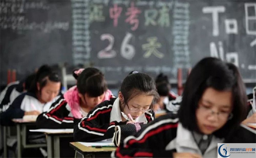 2020年成都西雅美途外國語聯(lián)合學(xué)校初升高的學(xué)費(fèi)是多少？