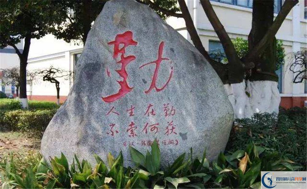 2020敖平中學(xué)初升高的學(xué)費(fèi)是多少？