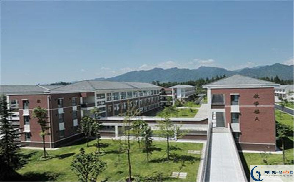 青城山高級(jí)中學(xué)是怎么樣的學(xué)校？