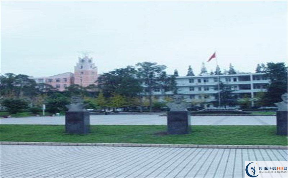 郫縣二中的學(xué)費(fèi)大概多少？