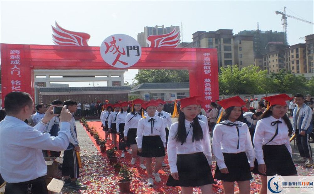淮口中學的學費大概是多少？