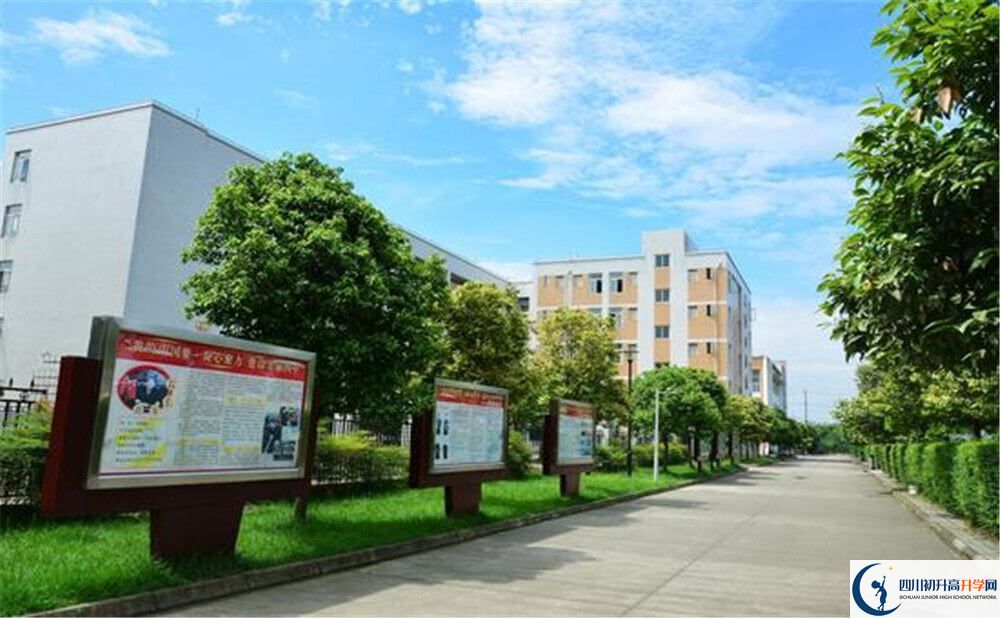 郫縣四中的老師好不好？