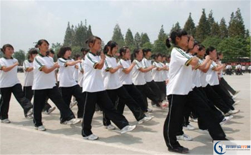 彭州一中一年的學(xué)費(fèi)是多少？