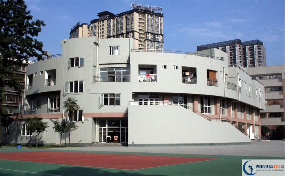 成都市鹽道街中學的高中住宿好不好？