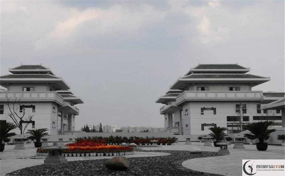 成都石室中學(xué)北湖校區(qū)一學(xué)期的學(xué)費(fèi)是多少錢？