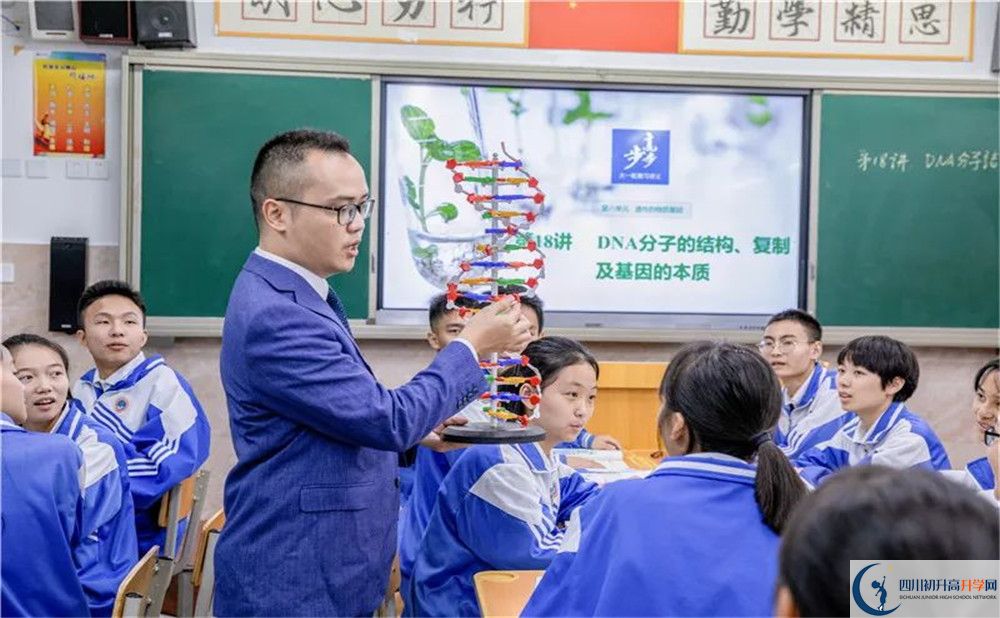 蒲江中學一年的學費是多少？
