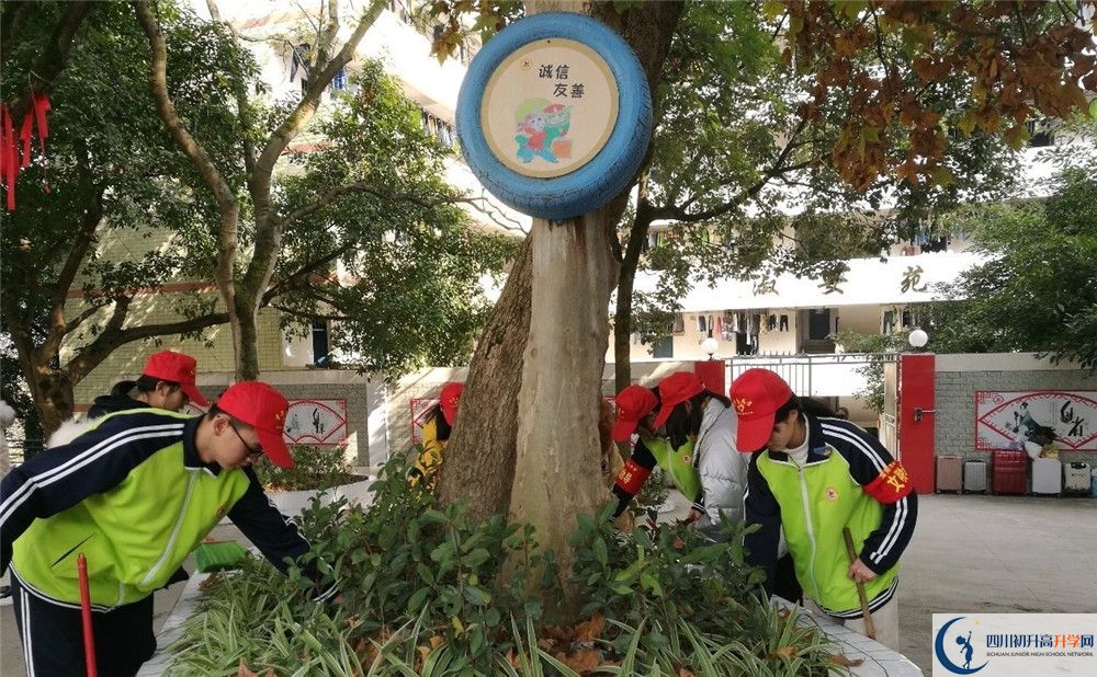 養(yǎng)馬中學(xué)一學(xué)期的學(xué)費(fèi)是多少？