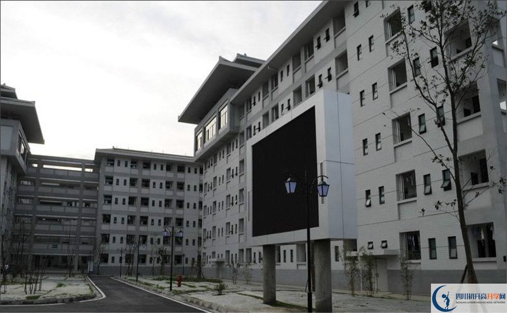 考成都石室中學(xué)北湖校區(qū)的分數(shù)線是多少？