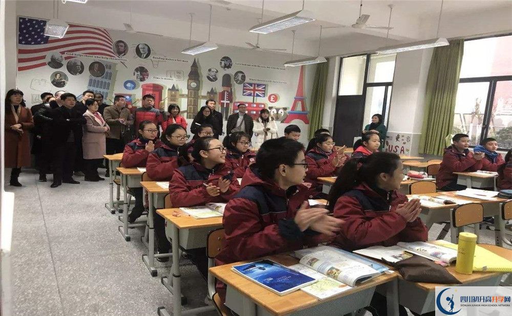 北京第二外國語學(xué)院成都附屬中學(xué)的學(xué)費一期是多少？
