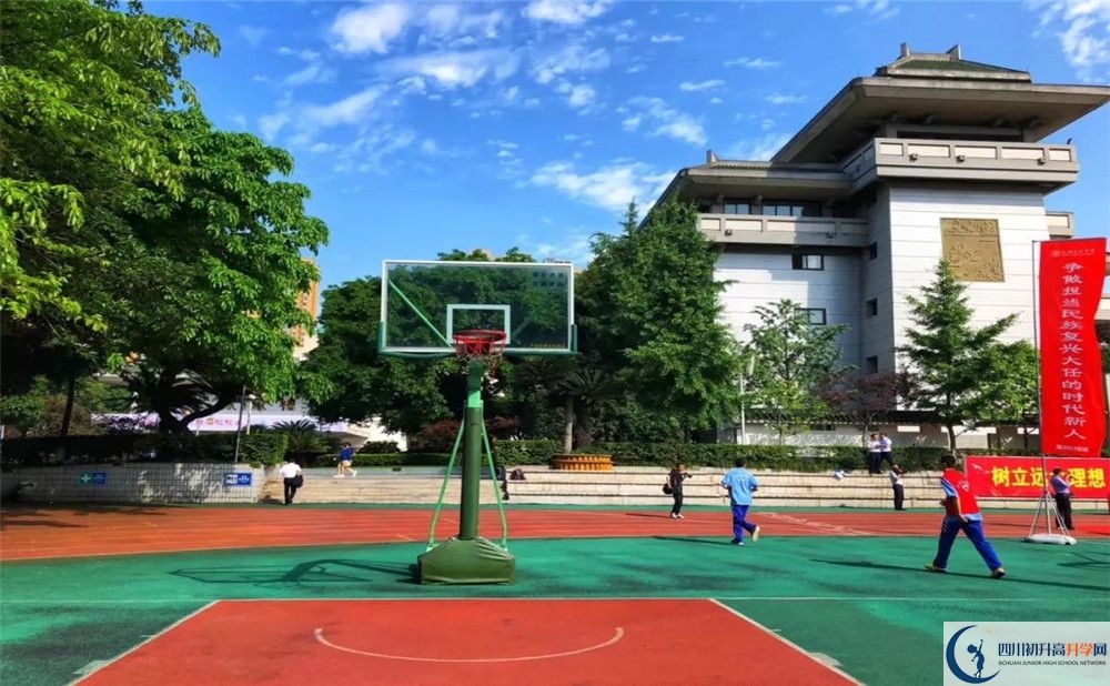 考成都石室中學(xué)的分?jǐn)?shù)線是多少？