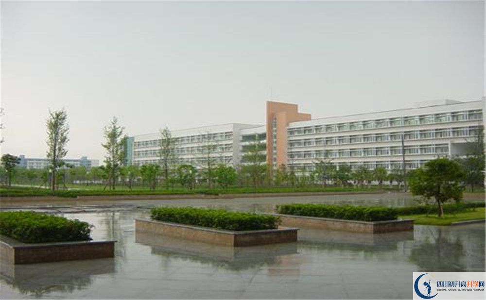 考西南交通大學(xué)附屬中學(xué)的分?jǐn)?shù)線是多少？