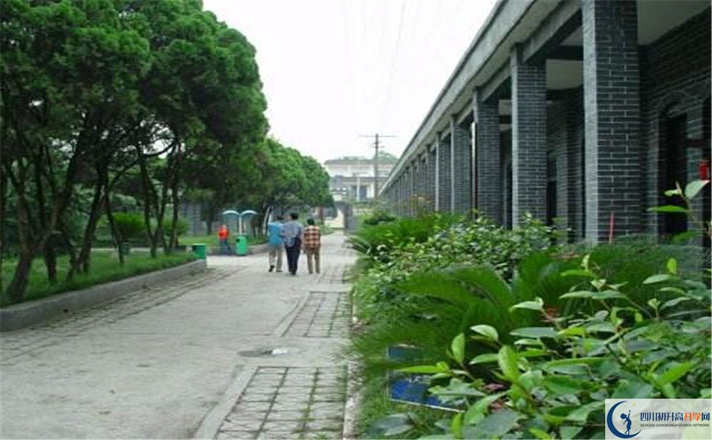 安仁中學(xué)的學(xué)費(fèi)一期是多少？