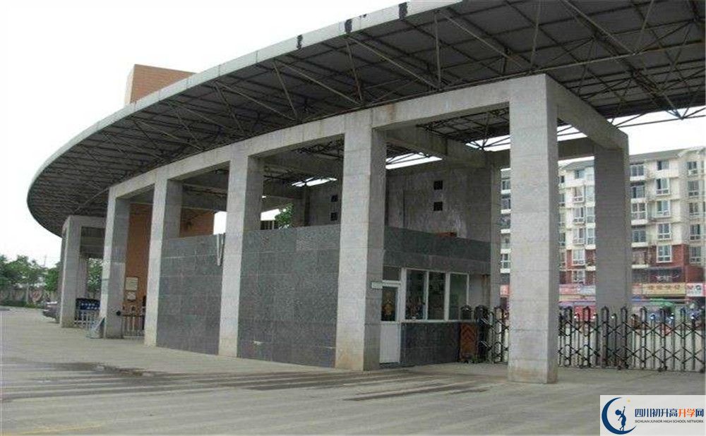 近幾年成都市龍泉中學高中錄取的分數(shù)線是多少？