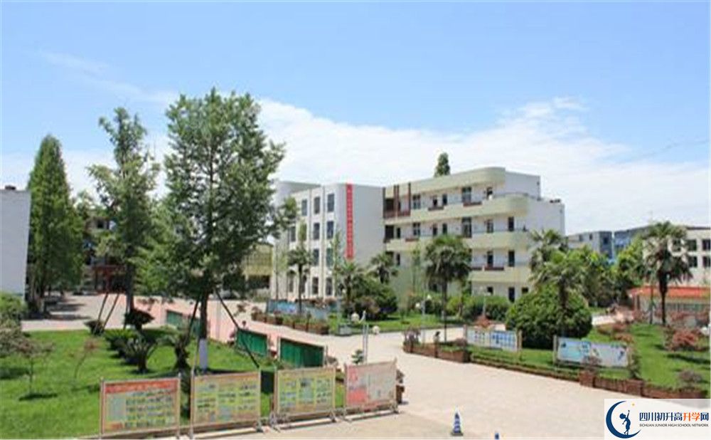 成都市籍田中學地址在哪里？					