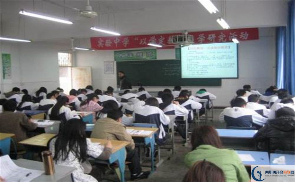 大邑縣實(shí)驗(yàn)中學(xué)住宿費(fèi)用是多少錢？