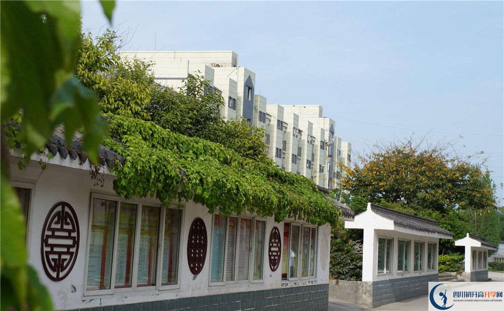 高板中學(xué)住宿費用是多少？