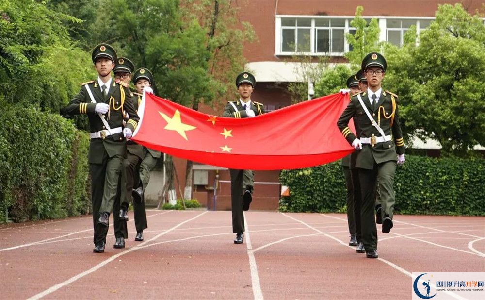 成都七中八一學(xué)校在校學(xué)生總?cè)藬?shù)是多少？