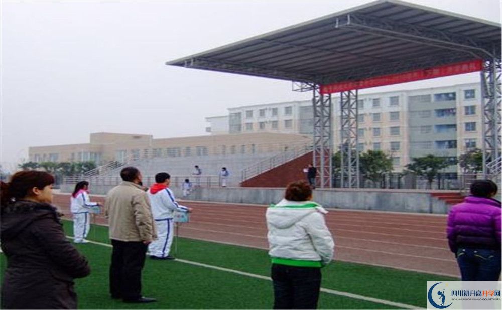 電子科技大學實驗中學在校學生總人數(shù)是多少？